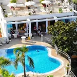 アパートホテル Porto Ulisse パルゲリーア