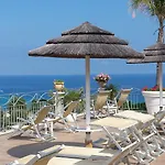 アパートホテル Porto Ulisse 4*