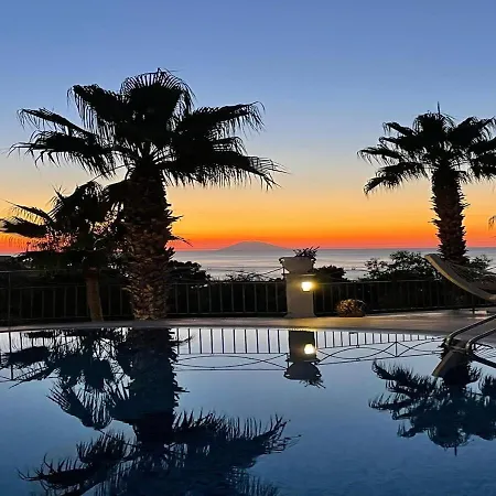 Porto Ulisse Aparthotel Parghelia