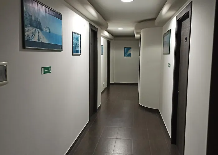 Porto Ulisse Lägenhetshotell Parghelia