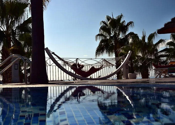 Porto Ulisse Lägenhetshotell Parghelia